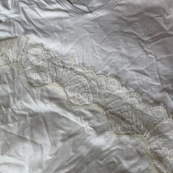 Cathedral-length, soft-white mantilla veil - Picture 10 of 14